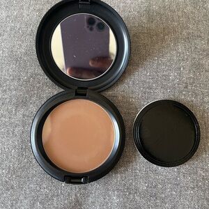 Mac pressed powder